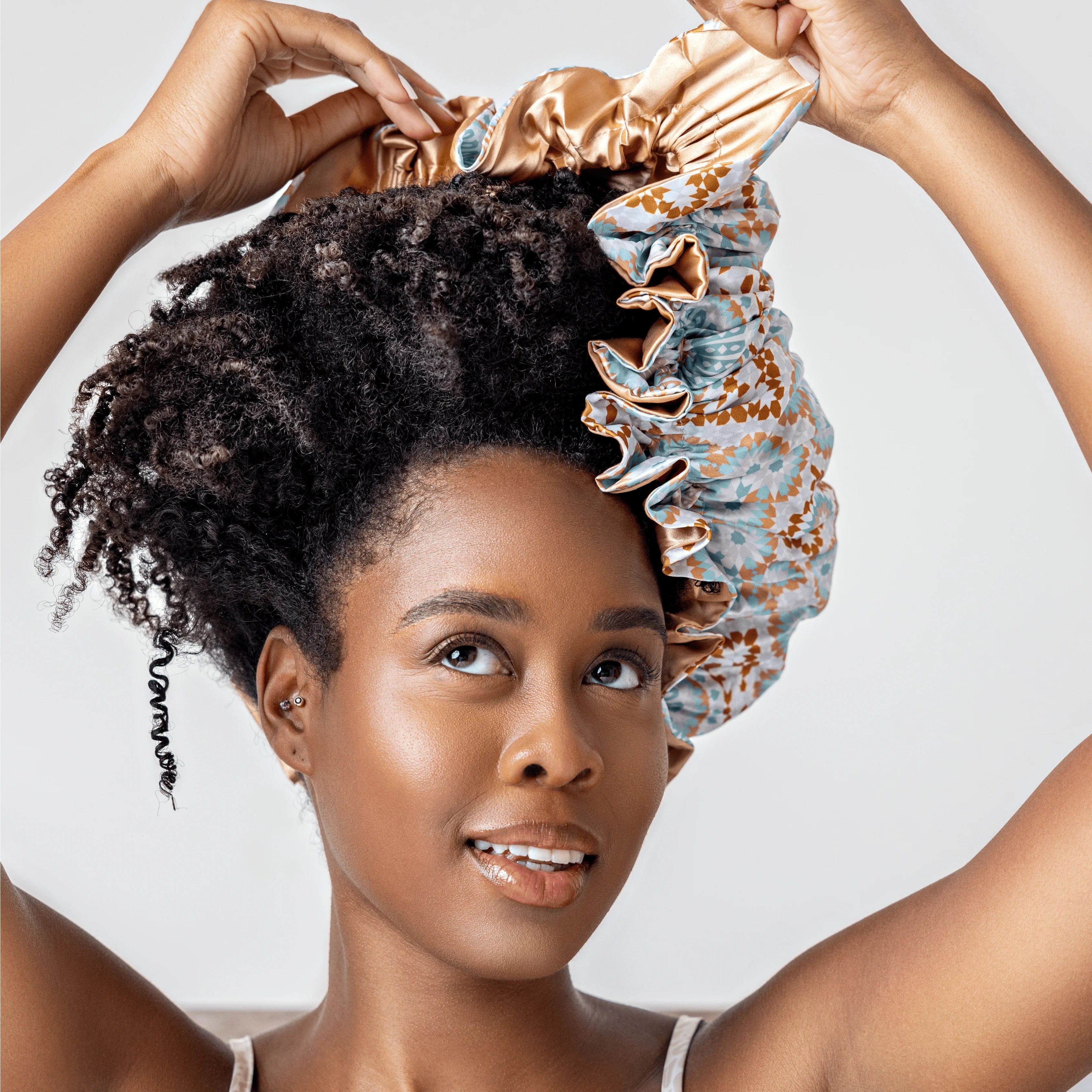 Bounce Curl Reversible Satin Hair Bonnet - Teal - Model