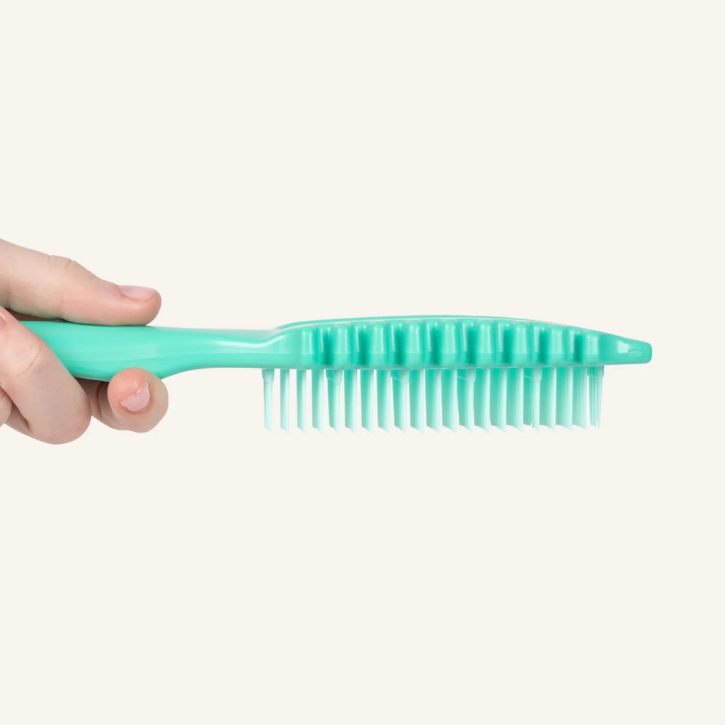 Bounce Curl Slick-Flex Define EdgeLift Brush - flexible bristles close up detail