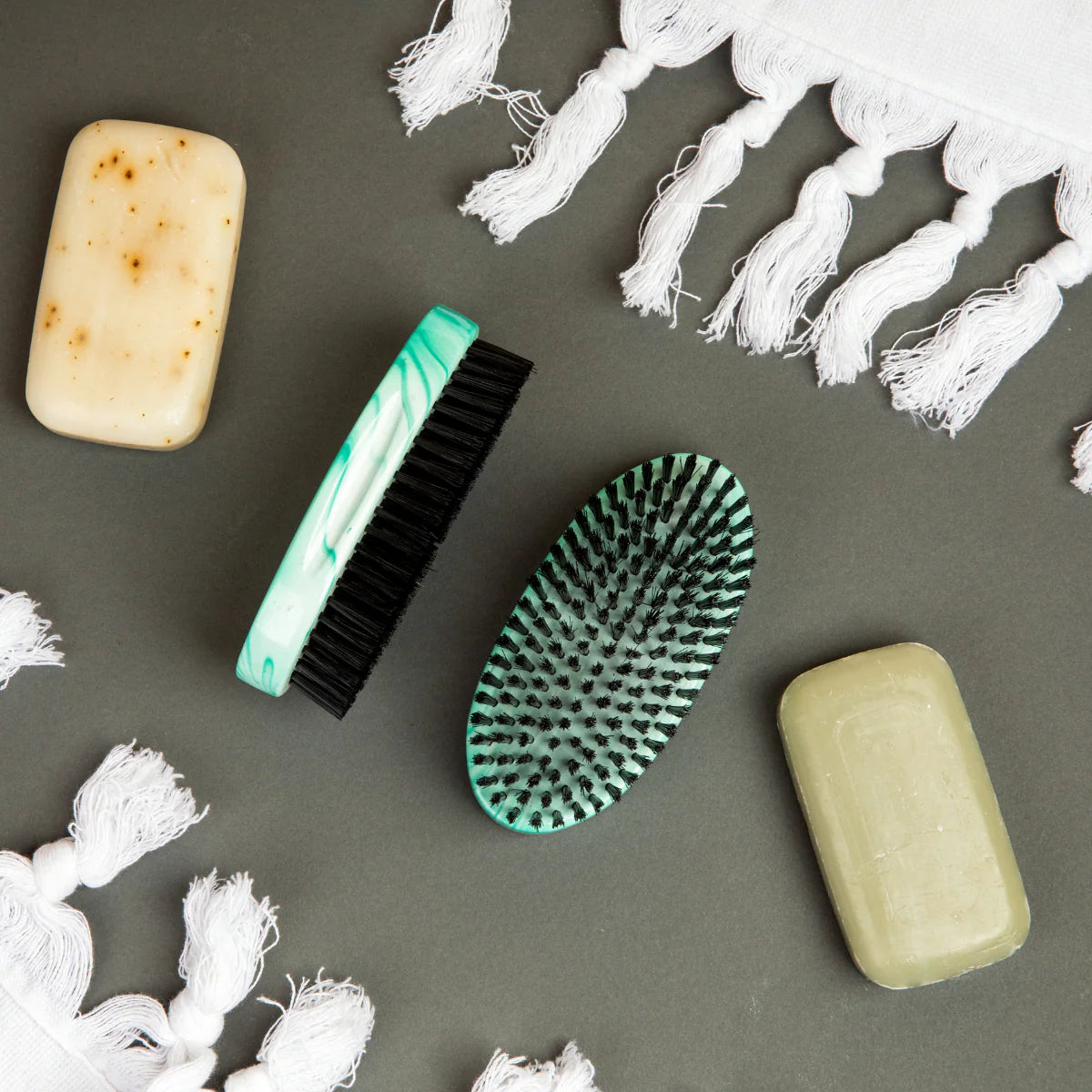 Bounce Curl Vegan Smoothing Brush - brush bristles and handle detail