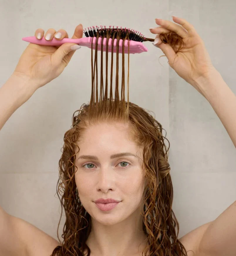 Bounce Curl Define EdgeLift Brush - flexible bristles detail